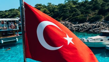 Турция на грани: новые налоги душат туристический бизнес?
