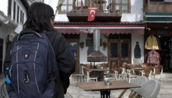 Встречаем по буквам: аэропорт Антальи запретил таблички турфирм