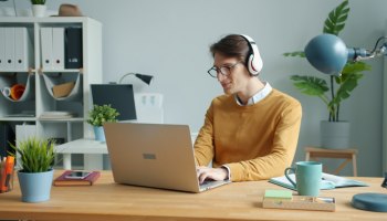 Freelance Travel Agent: Earn Big Without the Office