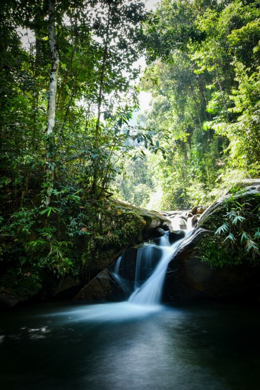 Таиланд в сезон дождей: зелень, водопады и никаких толп