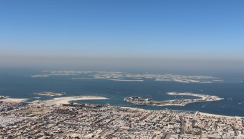 Ракеты упали в море, а паника &mdash; в соцсети: что случилось в Дубае