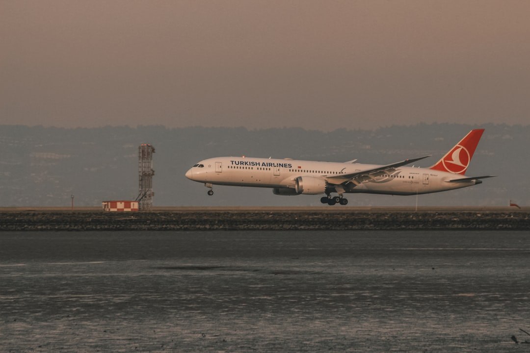 Azur Air меняет правила игры: туристов массово пересаживают на другие рейсы в Турцию Azur Air меняет правила игры: туристов массово пересаживают на другие рейсы в Турцию