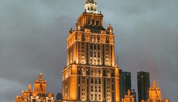 Москвичи в шоке: Новый год дома &mdash; это новый тренд 2025!