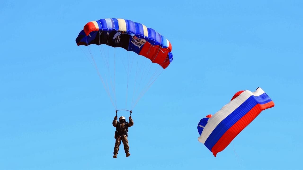 Ночной хаос: БПЛА атаковали аэропорты России, задержаны десятки рейсов Ночной хаос: БПЛА атаковали аэропорты России, задержаны десятки рейсов