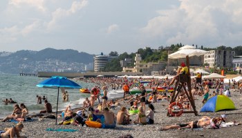 Лето 2026: россияне экономят на отпусках и едут к морю &mdash; куда и почему?