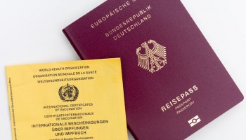 ЕС закрутил гайки: мультивизы для россиян &mdash; под запретом. Что дальше?