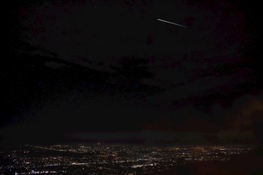 Звездопад на высоте: Геминиды ждут вас в небе над Россией! ✨✈️