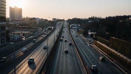 Лобовое столкновение: 13 туристов пострадали в очередном ДТП на турецких курортах Лобовое столкновение: 13 туристов пострадали в очередном ДТП на турецких курортах