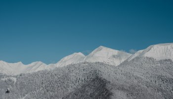 Ски-пассы &mdash; в подарок: Красная Поляна включает их в проживание с 1 декабря