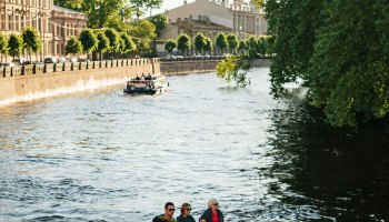 Петербург придумал, как вернуть опытных гидов в туризм: бессрочная аттестация для 60+