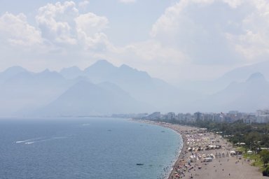 Абхазия набирает высоту: туры скупают, несмотря на пробки в Сочи Абхазия набирает высоту: туры скупают, несмотря на пробки в Сочи