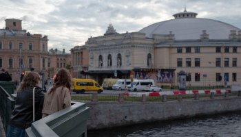 ПМЭФ прошёл, но цены не упали: сколько стоят отели Петербурга на День России в 2026