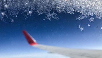 Авиабилеты на Новый год взлетели: как сэкономить и не остаться без праздника?