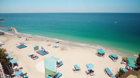 Казахстанский Rixos дешевле турецкого: купальный сезон на Каспии 2025
