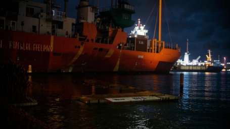 «Михаил Булгаков» в отстое: фекальная вода и 100 заболевших пассажиров «Михаил Булгаков» в отстое: фекальная вода и 100 заболевших пассажиров