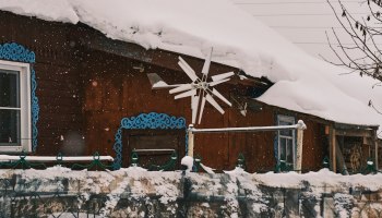 Шерегеш в снежном плену: курорт атаковали двухметровые сугробы и эпичные пробки