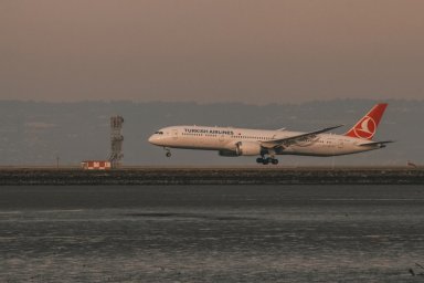 Azur Air меняет правила игры: туристов массово пересаживают на другие рейсы в Турцию Azur Air меняет правила игры: туристов массово пересаживают на другие рейсы в Турцию