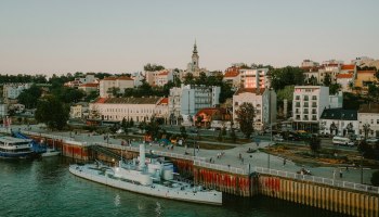 Сербия в 2026: без виз, прямыми рейсами и под концерты Ленни Кравица